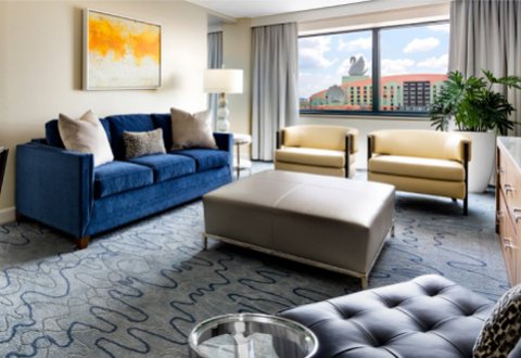 Dolphin Premium King Studio with with Table, Chairs and Coach